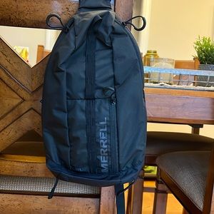 Merrill 8L sling bag